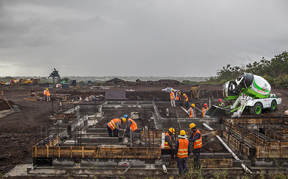 中科聚峰混凝土攪拌車土建工程施工現場